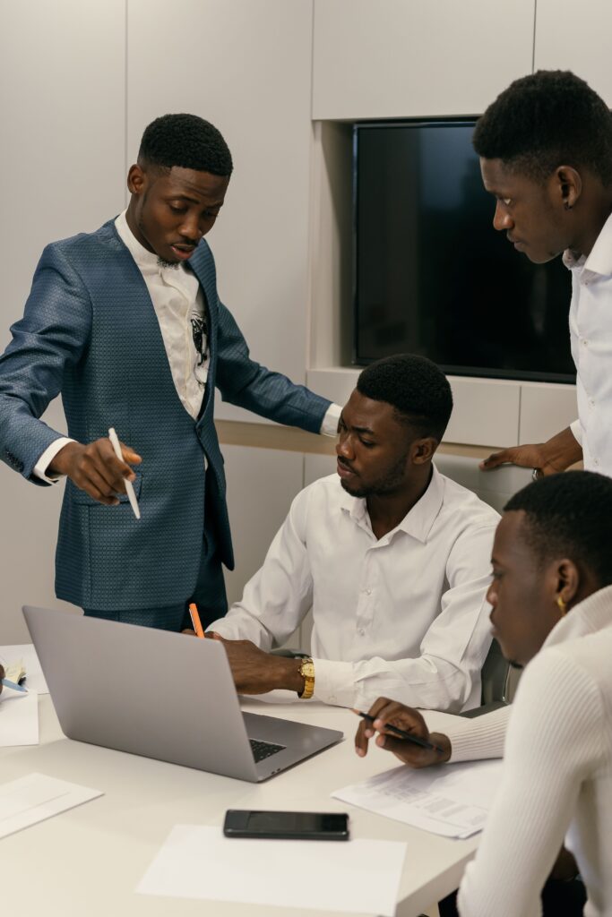 Professionnels KEMA SERVICES en séance de travail